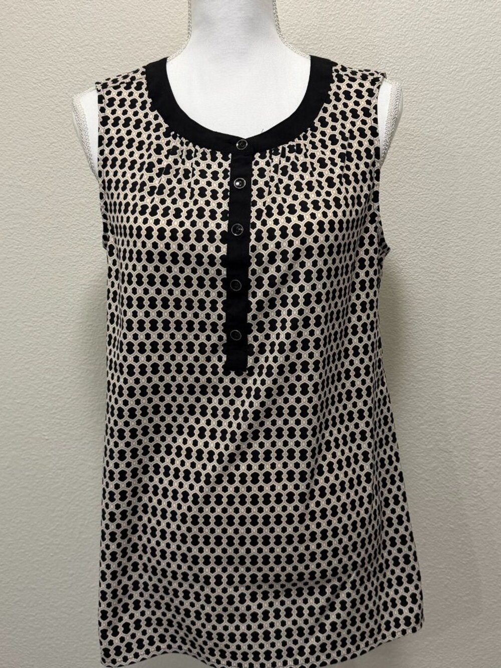 Croft & Barrow black and tan print sleeveless blouse, lightweight, Small